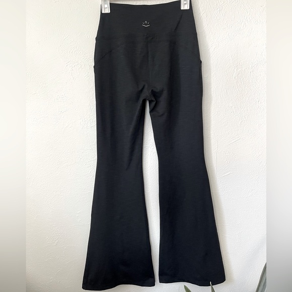 ‼️SOLD‼️ BEYOND YOGA FLARE PRACTICE PANT - Picture 3 of 7